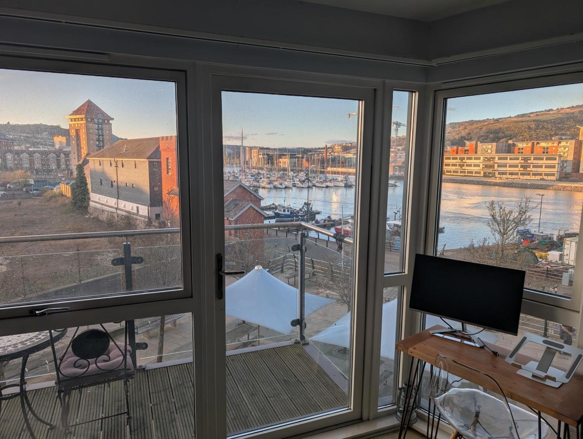 Apartment Luxury Marina View Swansea