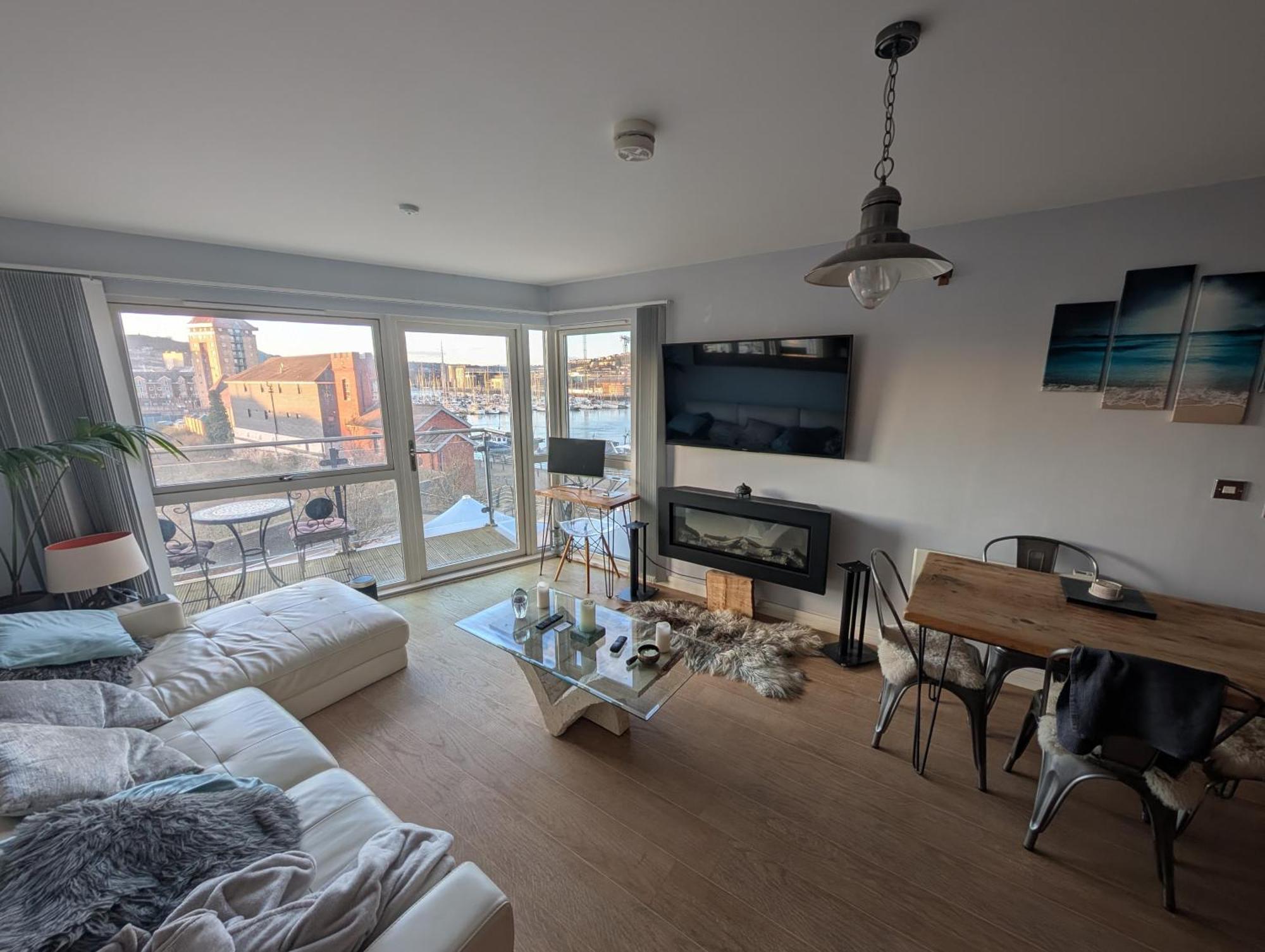 Luxury Marina View Apartment *