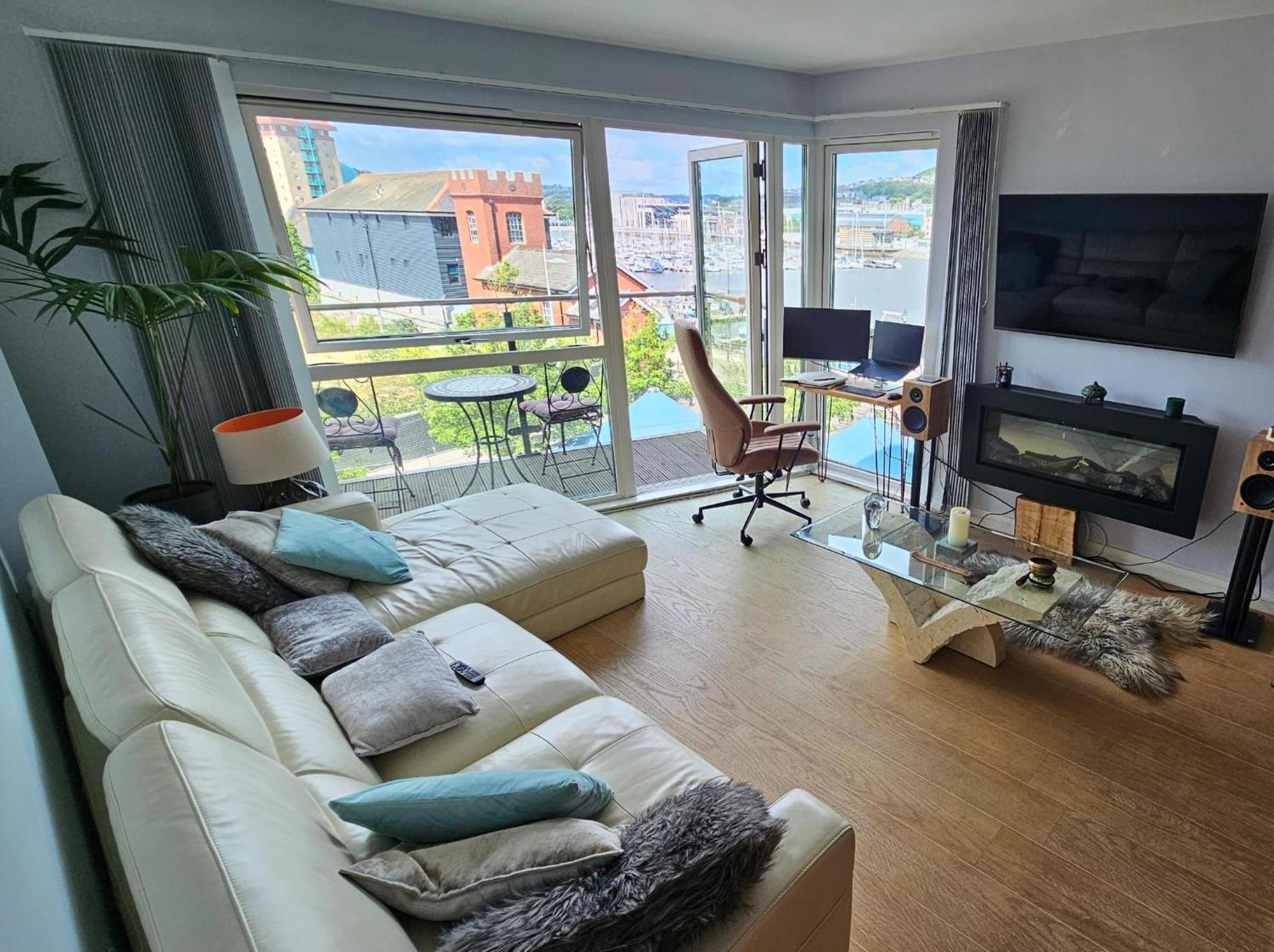 Luxury Marina View * Swansea