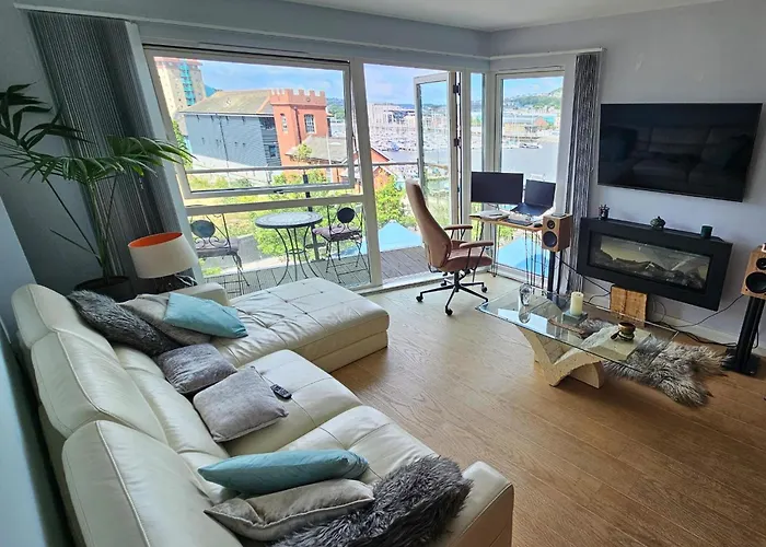 Luxury Marina View Apartment